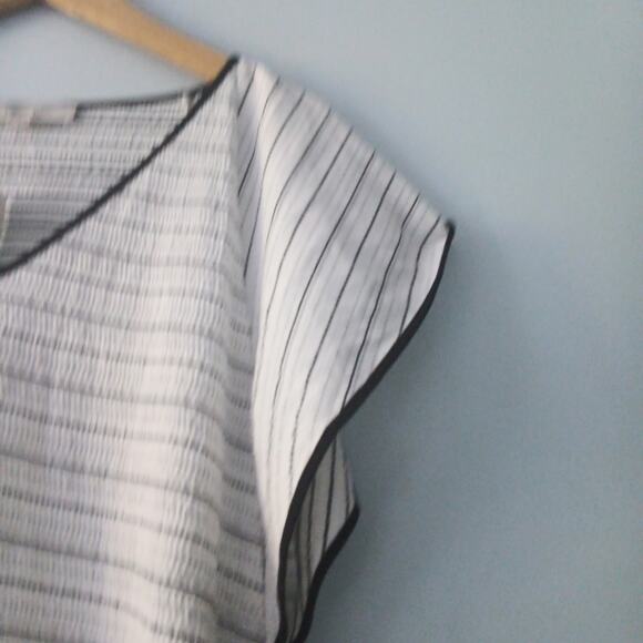 NWT LOFT White Black Stripe Flutter Sleeve Top XL - Picture 3 of 5